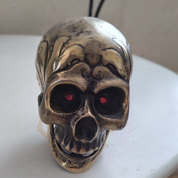 Brass skull with simulated gemstone eyes - Picture 1 of 1
